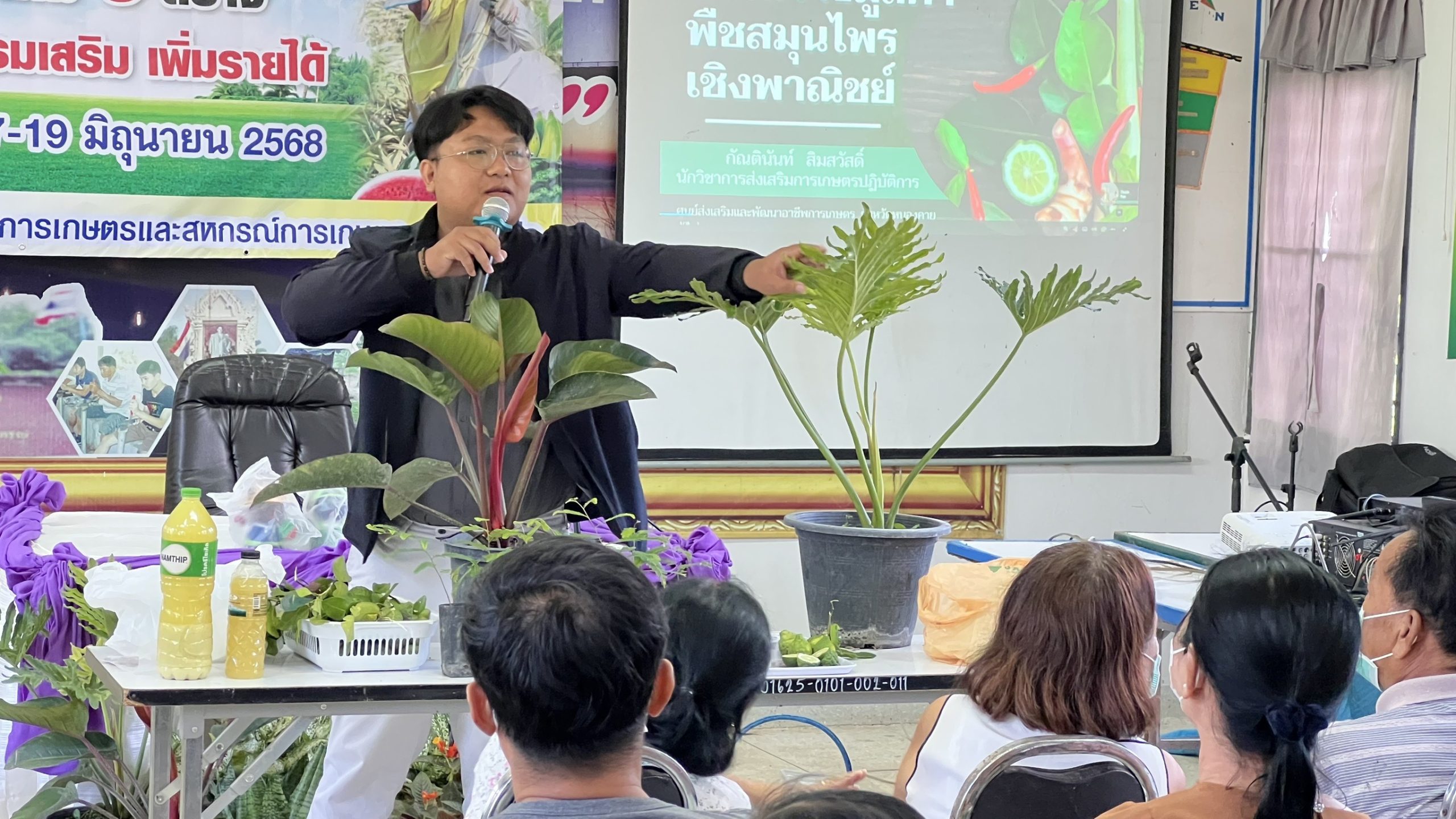 เจ้าหน้าที่ศูนย์ฯ เป็นวิทยากรในการจัดอบรมลูกค้า ธ.ก.ส. สาขาท่าบ่อ